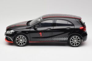 Mercedes A-Class W176 AMG Zwart Norev 1:18 183596 Metaal — afbeelding 4 van 8