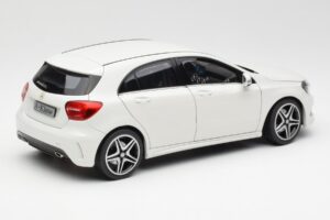 Mercedes A-Class W176 Cirrus Wit Norev 1:18 B66960126 Metaal — afbeelding 3 van 8