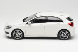 Mercedes A-Class W176 Cirrus Wit Norev 1:18 B66960126 Metaal — afbeelding 4 van 8