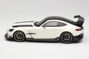 Mercedes AMG GT C190 Black Series Designo Diamond Wit Metallic Minichamps 1:18 155032022 Metaal — afbeelding 3 van 6