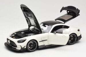 Mercedes AMG GT C190 Black Series Diamond White Metallic Minichamps 1:18 110032020 Metaal — afbeelding 2 van 8