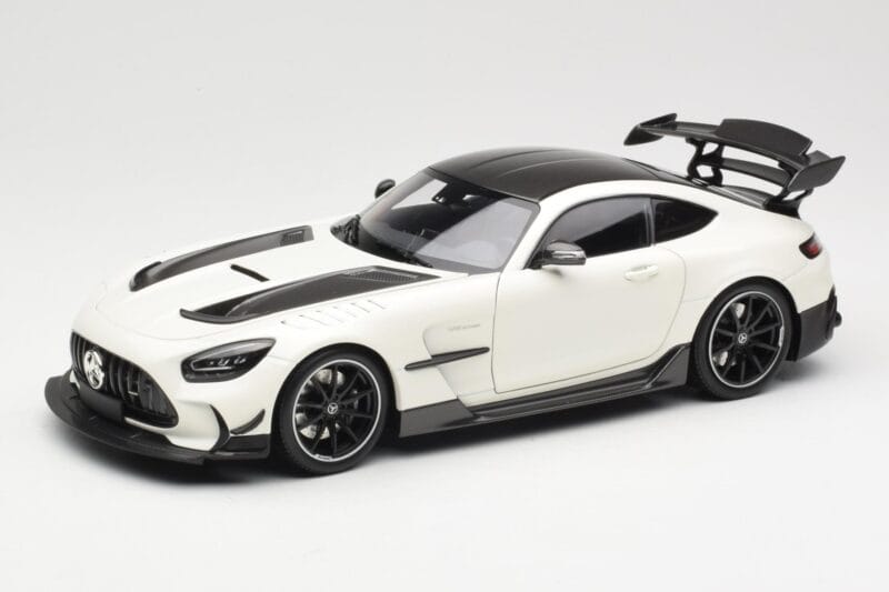 Mercedes AMG GT C190 Black Series Diamond White Metallic Minichamps 1:18 110032020 Metaal