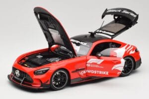 Mercedes AMG GT C190 Black Series Safety Car F1 2024 Minichamps 1:18 110032090 Metaal — afbeelding 2 van 8