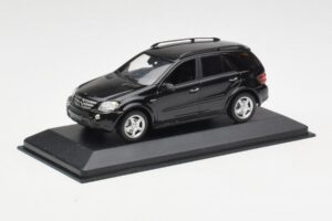Mercedes AMG ML 63 W164 Zwart Minichamps 1:43 400037670 Metaal — afbeelding 2 van 4
