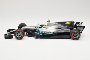 Mercedes AMG Petronas W08 V. Rossi Ride Swap Valencia December 2019 Minichamps 1:18 110191746 Metaal — afbeelding 3 van 6