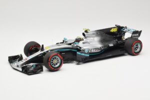 Mercedes AMG Petronas W08 V. Rossi Ride Swap Valencia December 2019 Minichamps 1:18 110191746 Metaal