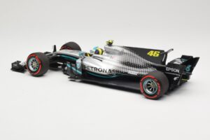 Mercedes AMG Petronas W08 V. Rossi Ride Swap Valencia December 2019 Minichamps 1:18 110191746 Metaal — afbeelding 5 van 6