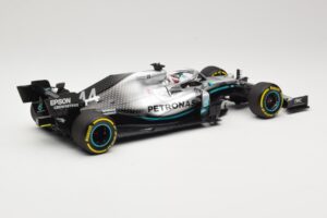 Mercedes AMG Petronas W10 #44 L. Hamilton F1 World Champion Dealer Edition 2019 Minichamps 1:18 B66960567 Metaal — afbeelding 2 van 7