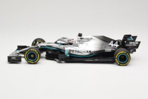 Mercedes AMG Petronas W10 #44 L. Hamilton F1 World Champion Dealer Edition 2019 Minichamps 1:18 B66960567 Metaal — afbeelding 3 van 7