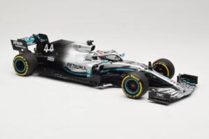 Mercedes AMG Petronas W10 #44 L. Hamilton F1 World Champion Dealer Edition 2019 Minichamps 1:18 B66960567 Metaal — afbeelding 4 van 7
