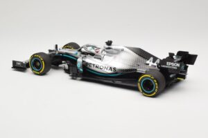 Mercedes AMG Petronas W10 #44 L. Hamilton F1 World Champion Dealer Edition 2019 Minichamps 1:18 B66960567 Metaal — afbeelding 5 van 7