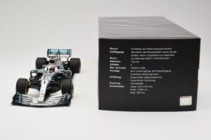 Mercedes AMG Petronas W10 #44 L. Hamilton F1 World Champion Dealer Edition 2019 Minichamps 1:18 B66960567 Metaal — afbeelding 6 van 7