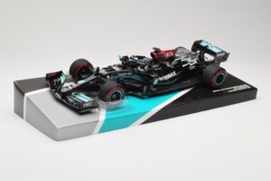 Mercedes AMG Petronas W12 E Performance #44 L. Hamilton Bahrain GP 2021 Minichamps 1:18 113210144 Metaal — afbeelding 2 van 6