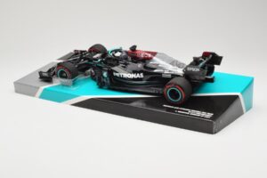 Mercedes AMG Petronas W12 E Performance #44 L. Hamilton Bahrain GP 2021 Minichamps 1:18 113210144 Metaal — afbeelding 5 van 6
