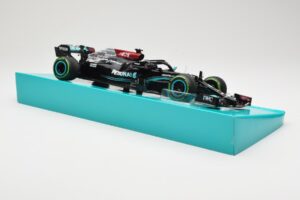 Mercedes AMG Petronas W12 E Performance #44 L. Hamilton Russian GP 2021 Minichamps 1:18 113211544 Metaal — afbeelding 4 van 6