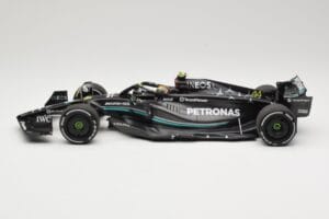 Mercedes AMG Petronas W14 E Performance #44 L. Hamilton Bahrain GP 2023 Minichamps 1:18 110230144 Metaal — afbeelding 3 van 6