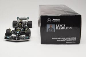 Mercedes AMG Petronas W14 E Performance #44 L. Hamilton Bahrain GP 2023 Minichamps 1:18 110230144 Metaal — afbeelding 6 van 6