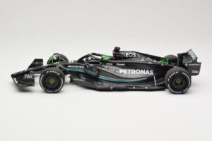 Mercedes AMG Petronas W14 E Performance #63 G. Russell Bahrain GP 2023 Minichamps 1:18 110230163 Metaal — afbeelding 3 van 6