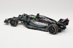 Mercedes AMG Petronas W14 E Performance #63 G. Russell Bahrain GP 2023 Minichamps 1:18 110230163 Metaal — afbeelding 5 van 6