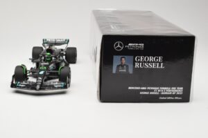 Mercedes AMG Petronas W14 E Performance #63 G. Russell Bahrain GP 2023 Minichamps 1:18 110230163 Metaal — afbeelding 6 van 6