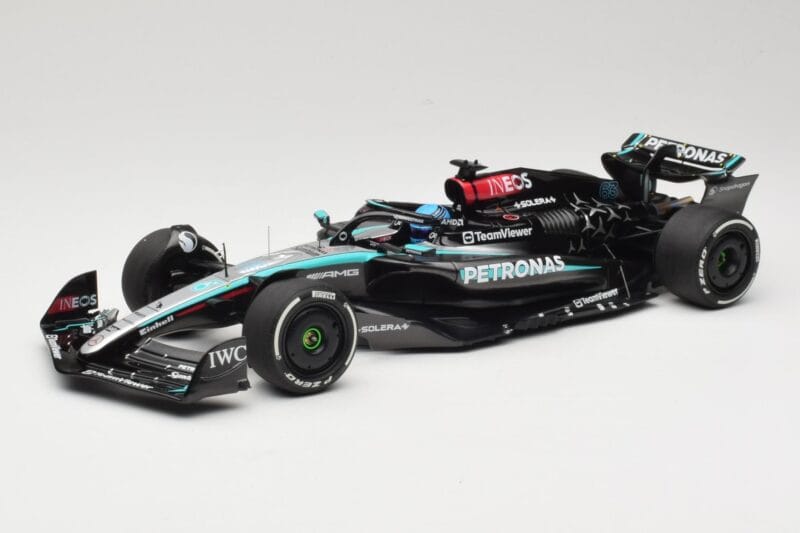 Mercedes AMG Petronas W15 E Performance #63 G. Russell Winner Austrian GP 2024 Minichamps 1:18 110241163 Metaal