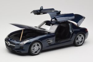 Mercedes SLS AMG C197 Blue Metallic Minichamps 1:18 180039021 Metaal — afbeelding 2 van 8
