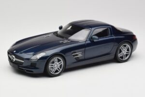 Mercedes SLS AMG C197 Blue Metallic Minichamps 1:18 180039021 Metaal