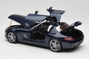 Mercedes SLS AMG C197 Blue Metallic Minichamps 1:18 180039021 Metaal — afbeelding 5 van 8