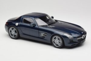Mercedes SLS AMG C197 Blue Metallic Minichamps 1:18 180039021 Metaal — afbeelding 6 van 8