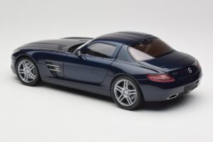 Mercedes SLS AMG C197 Blue Metallic Minichamps 1:18 180039021 Metaal — afbeelding 7 van 8