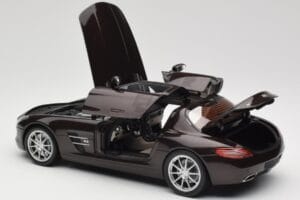 Mercedes AMG SLS C197 Brown Metallic Minichamps 1:18 100039028 Metaal — afbeelding 5 van 8