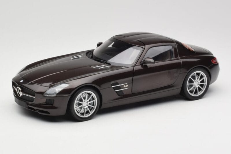 Mercedes AMG SLS C197 Brown Metallic Minichamps 1:18 100039028 Metaal