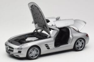 Mercedes AMG SLS C197 Grey Metallic Minichamps 1:18 100039025 Metaal — afbeelding 2 van 8