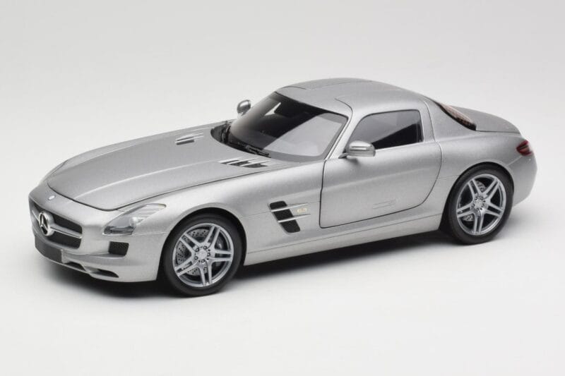 Mercedes AMG SLS C197 Grey Metallic Minichamps 1:18 100039025 Metaal