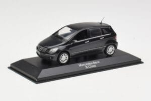 Mercedes B-Class W245 Cosmos Black Minichamps 1:43 B66962218 Metaal — afbeelding 2 van 4