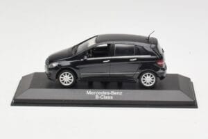 Mercedes B-Class W245 Cosmos Black Minichamps 1:43 B66962218 Metaal
