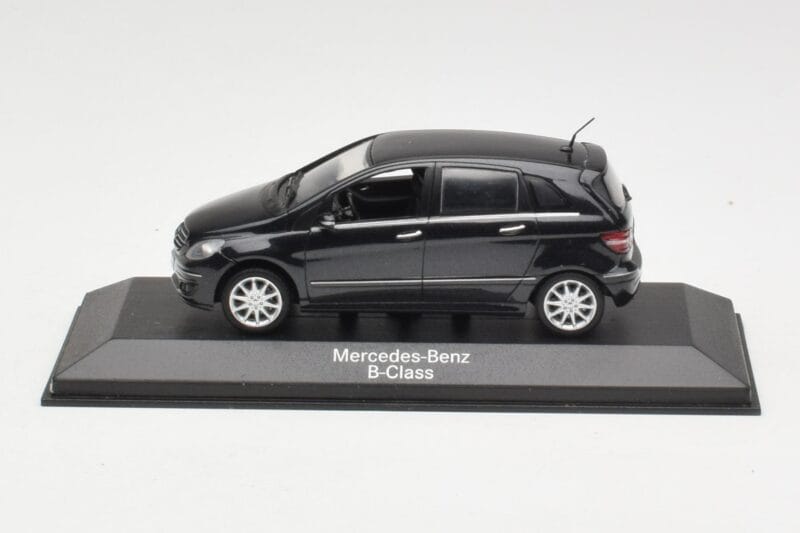 Mercedes B-Class W245 Cosmos Black Minichamps 1:43 B66962218 Metaal