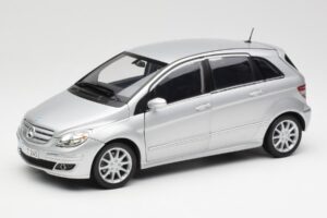 Mercedes B-Class W245 Zilver Kyosho 1:18 B66962326 Metaal