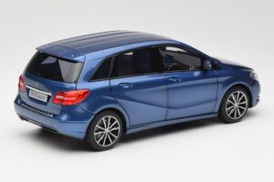 Mercedes B-Class W246 Lotus Blauw Metallic Norev 1:18 B66961410 Metaal — afbeelding 3 van 8