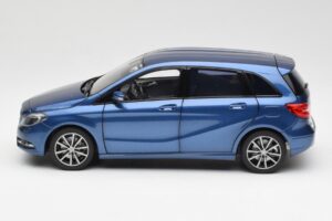 Mercedes B-Class W246 Lotus Blauw Metallic Norev 1:18 B66961410 Metaal — afbeelding 4 van 8
