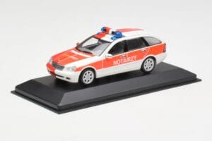 Mercedes C-Class S203 Notarzt Minichamps 1:43 430030190 Metaal — afbeelding 2 van 4