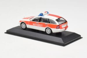 Mercedes C-Class S203 Notarzt Minichamps 1:43 430030190 Metaal — afbeelding 3 van 4