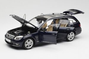 Mercedes C-Class S204 T-Modell Tanzanite Blauw AUTOart 1:18 B66962352 Metaal — afbeelding 2 van 8