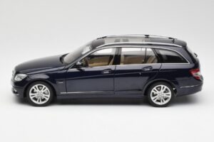 Mercedes C-Class S204 T-Modell Tanzanite Blauw AUTOart 1:18 B66962352 Metaal — afbeelding 4 van 8