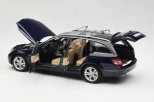 Mercedes C-Class S204 T-Modell Tanzanite Blauw AUTOart 1:18 B66962352 Metaal — afbeelding 5 van 8