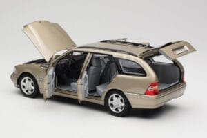 Mercedes C-Class T-Model W202 Smoke Silver Norev 1:18 183388 Metaal — afbeelding 4 van 8