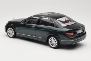 Mercedes C-Class W204 Avantgarde Donkergroen AUTOart 1:18 B66962366 Metaal — afbeelding 7 van 8