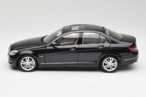 Mercedes C-Class W204 Avantgarde Obsidian Zwart AUTOart 1:18 76264-R1 Metaal — afbeelding 4 van 8