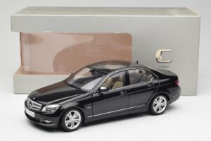 Mercedes C-Class W204 Avantgarde Obsidian Zwart AUTOart 1:18 76264-R1 Metaal — afbeelding 8 van 8