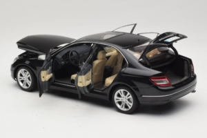 Mercedes C-Class W204 Obsidian Black AUTOart 1:18 B66962367 Metaal — afbeelding 5 van 8